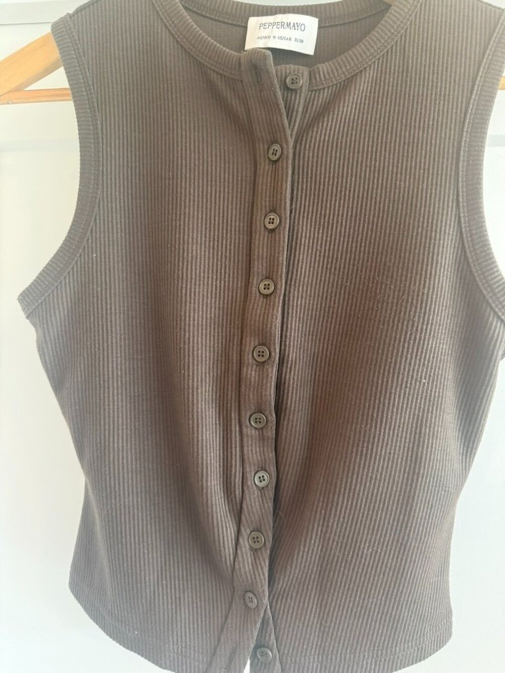 Peppermayo Brown Ribbed Button Front Sleeveless Top Women’s Medium - Picture 2 of 5